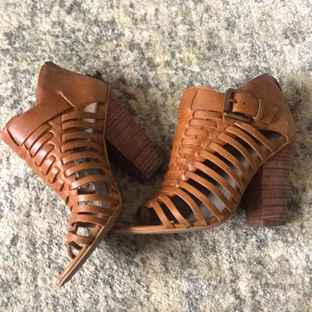 Hinge strappy sandals